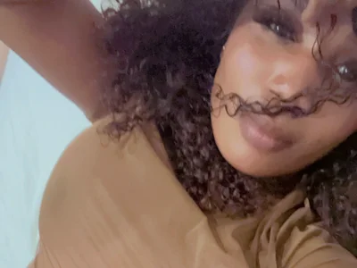 ___Nessa Brown Eyes webcam from United Kingdom