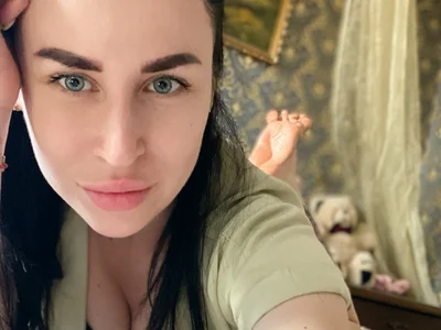 AliceMYs Large Tits webcam from Ukraine